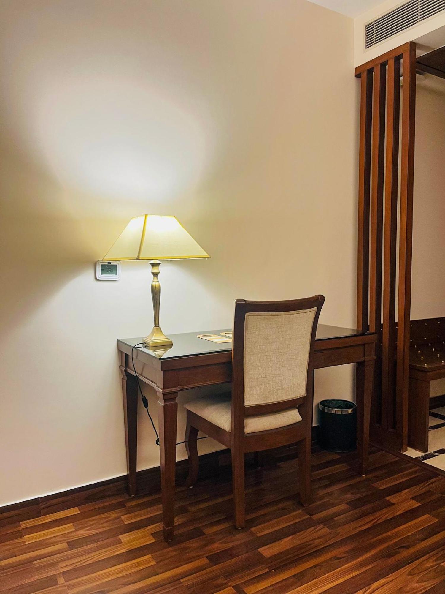 Hotel Home In By Amrik Sukhdev Sonipat Ngoại thất bức ảnh